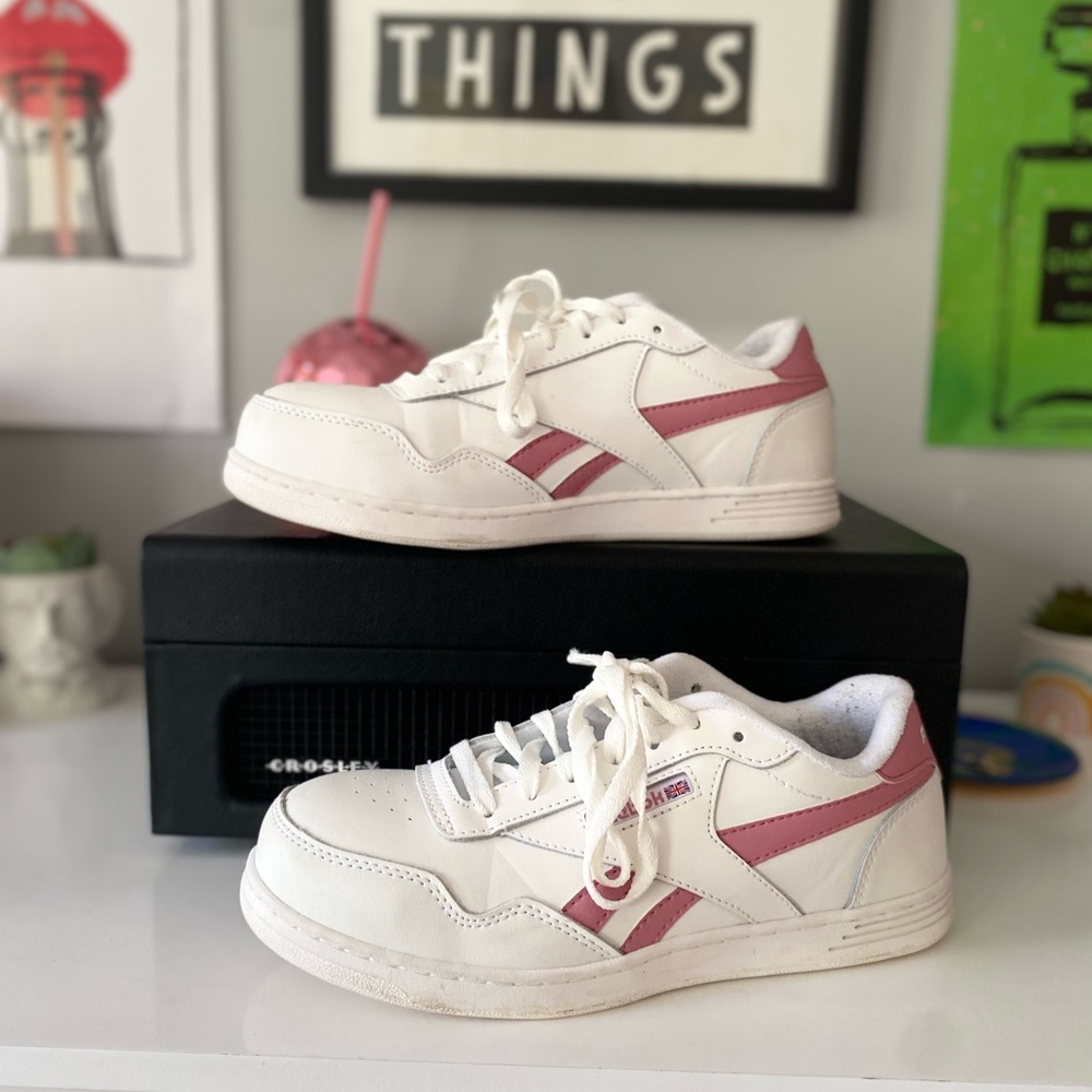 Women’s Reebok wide width shoes!